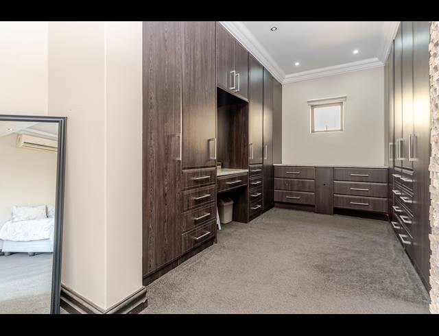 4 BEDROOM FREEHOLD FOR SALE IN BLUE VALLEY GOLF ESTATE
